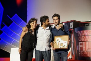 L'artista della ceramica Francesca Ciliberti consegna una sua creazione (photo Antonio Raffaele)