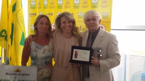 Enzo Marascio con la figlia Lucia (al centro) alla premiazione Expo