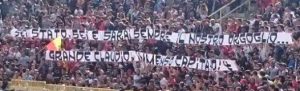 Lo striscione in Curva Capraro