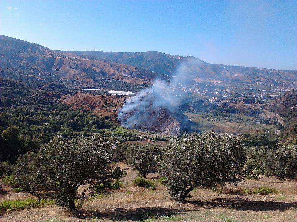 Incendio a Soverato vecchio